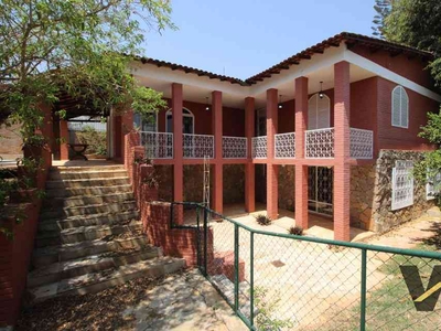 Casa com 5 quartos para alugar no bairro Lago Sul, 350m²