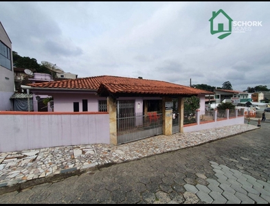 Casa no Bairro Escola Agrícola em Blumenau com 5 Dormitórios (1 suíte) e 226 m²