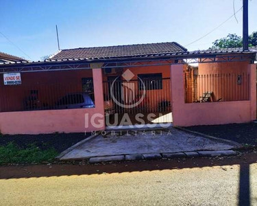Casa no Cidade Nova, 03 dormitórios, amplo quintal, Foz do Iguaçu - PR
