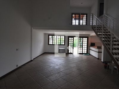 CasaCondominio para alugar com 4 dorms, 490m²