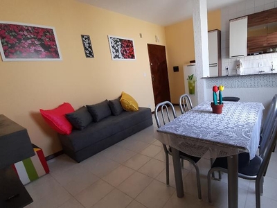 Em Guarajuba, quarto e sala aconchegante