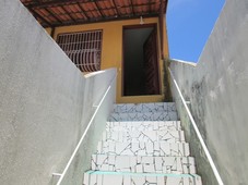 Excelente casa com 3 quartos sendo 1 suíte, 2 wcs social, sala, cozinha, área de serviço,