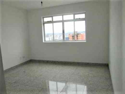 Apartamento com 3 quartos para alugar no bairro Grajaú, 110m²