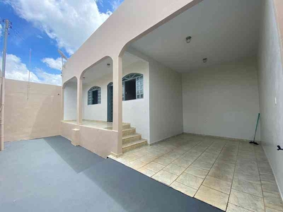 Casa com 3 quartos à venda no bairro Setor Residencial Leste, 150m²