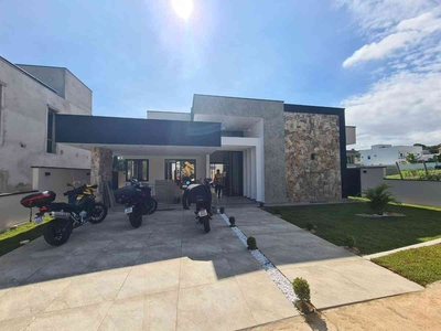 Casa em Condomínio com 3 quartos à venda no bairro Cajuru do Sul, 225m²