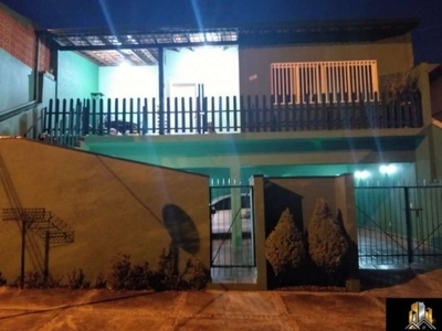 Linda casa à venda na principal rua, com linda vista em frente ao mirante itália.