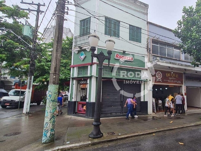 Loja Comercial espaçosa do Centro de Santos com cozinha de banheiro