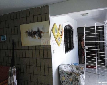 CASA_______, 04 dormitórios, 1 suítes, 1 banheiros, 3 vagas na garagem, 205M² de Área Cons