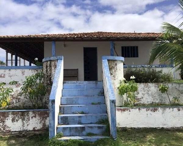 Casa antiga, com vista para o Rio Catu e para o mar da Barra do Cunhaú