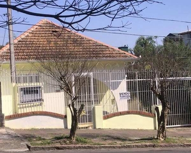 Casa para Venda - 90m², 2 dormitórios, 3 vagas - Menino Deus