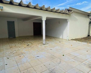 Casa para venda possui 390mts de terreno, 4 quartos em Jardim Ana Lúcia - Goiânia - GO