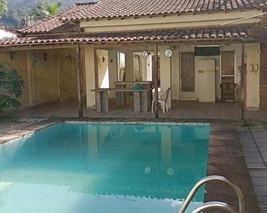 Laurinho Imóveis - Venda casa com piscina em Muriqui, ótima localização