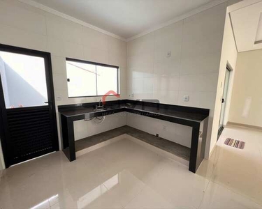 Lindo sobrado a venda, contando com 3 quartos, sendo um suíte com sacada, sala ampla