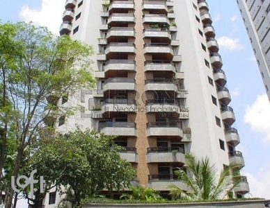 Apartamento à venda em Campo Belo com 150 m², 4 quartos, 2 suítes, 3 vagas