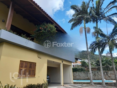 Casa 3 dorms à venda Rua Lídio Tibúrcio Pires, Trindade - Florianópolis