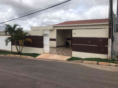 Casa com 3 quartos à venda no bairro Brasília/Plano Piloto, 667m²