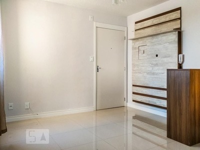 APARTAMENTO no 4º andar com 2 dormitórios e 1 garagem