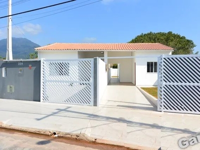 Casa em Peruíbe com 2 dormitórios (sendo 1 suíte)