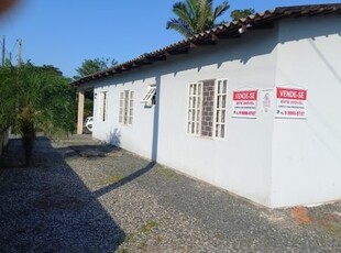 Casa de esquina com piscina barra do saí