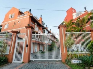 Casa em condomínio fechado com 4 quartos para alugar na avenida guaíba, 4400, vila assunção, porto alegre por r$ 4.500