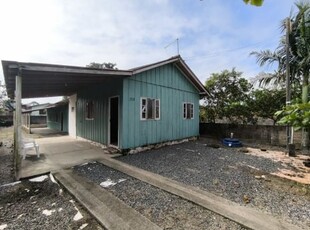 Duas casas de madeira em terreno inteiro 12 x 32 no balneário imperador, itapoá-sc.