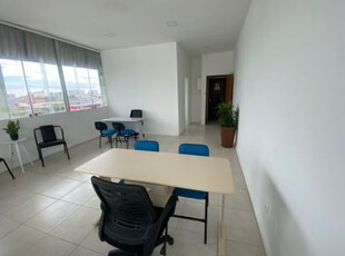 Sala comercial para alugar em vilas do atlântico no portão principal.