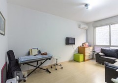 APARTAMENTO no 1º andar com 2 dormitórios