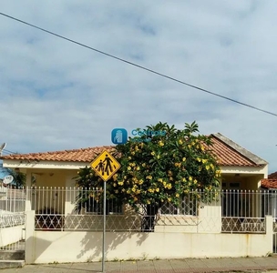 Casa com 03 dormitórios, 03 vagas, Ipiranga - São Jose