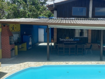 Casa com piscina, wifi e som, na praia de boraceia litoral norte