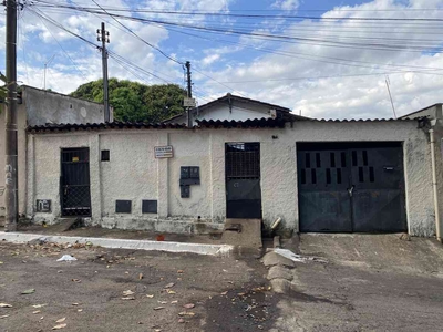 Casa com 2 quartos à venda no bairro Vila Redenção, 180m²