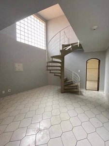 Casa com 3 Quartos e 2 banheiros à Venda, 200 m² por R$ 700.000