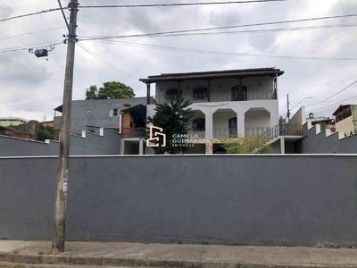 Casa com 4 quartos para alugar no bairro São Gotardo, 360m²