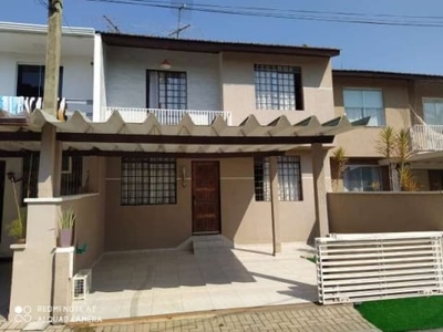 Casa em condomínio fechado com 3 quartos para alugar no barreirinha, curitiba por r$ 2.000