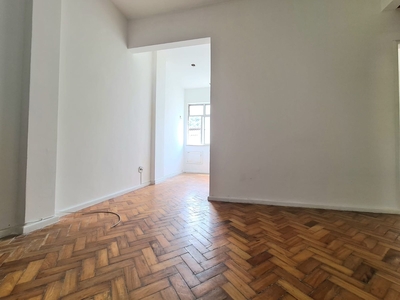 Apartamento à venda em Copacabana com 65 m², 1 quarto