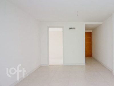 Apartamento à venda em Laranjeiras com 106 m², 3 quartos, 1 suíte, 1 vaga