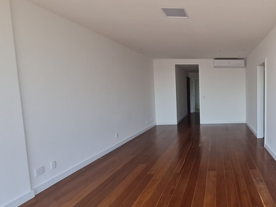 Apartamento à venda em Tijuca com 135 m², 4 quartos, 1 suíte, 2 vagas