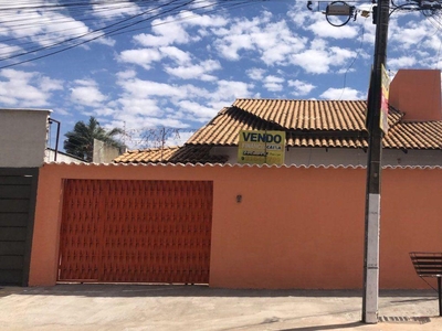 Casa com 4 quartos à venda