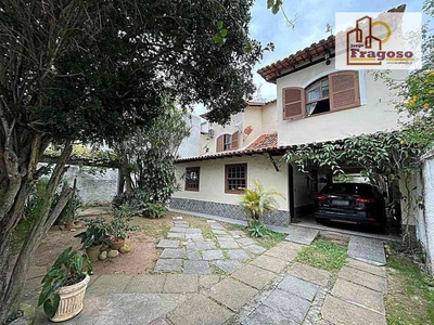 Casa com 4 quartos à venda no bairro Braga, 197m²