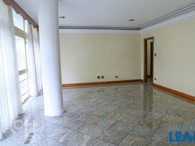 Apartamento à venda em Higienópolis com 135 m², 3 quartos, 1 suíte, 1 vaga