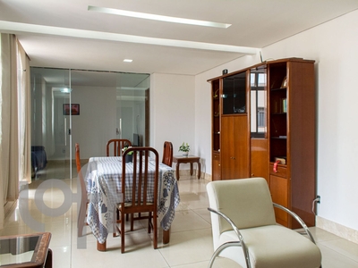 Apartamento à venda em Barro Preto com 160 m², 6 quartos, 2 suítes