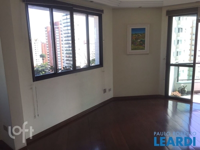 Apartamento à venda em Campo Belo com 160 m², 4 quartos, 1 suíte, 3 vagas
