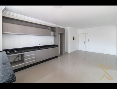 Apartamento no Bairro Vila Nova em Blumenau com 2 Dormitórios (2 suítes) e 75 m²