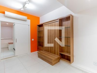 APARTAMENTO no 1º andar com 1 dormitório