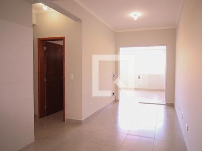 APARTAMENTO no 1º andar com 2 dormitórios