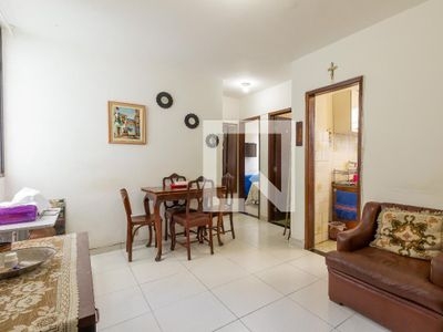 APARTAMENTO no 3º andar com 2 dormitórios e 1 garagem