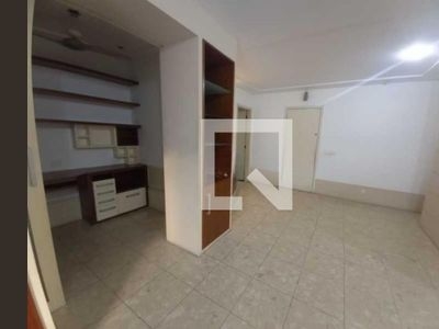 APARTAMENTO no 7º andar com 2 dormitórios e 1 garagem