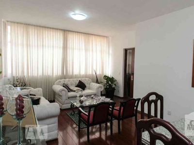 Apartamento com 4 quartos à venda no bairro Carmo, 140m²