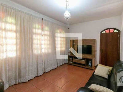 Casa com 3 quartos à venda no bairro Camargos, 350m²