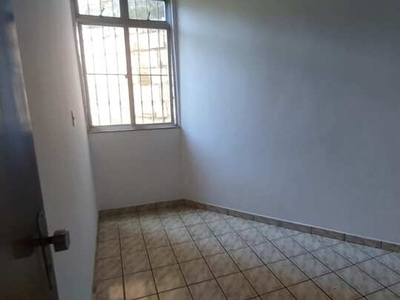 Alugo casa solta com 3/4 em Itapuã, imóvel bem localizado, 110m² de área total, R$ 2.000,0