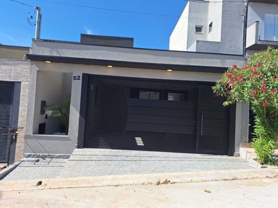 CASA TERREA EM BAIRRO PLANEJADO COM 3 QUARTOS (1 SUÍTE).BRAGANÇA PAULISTA -SP